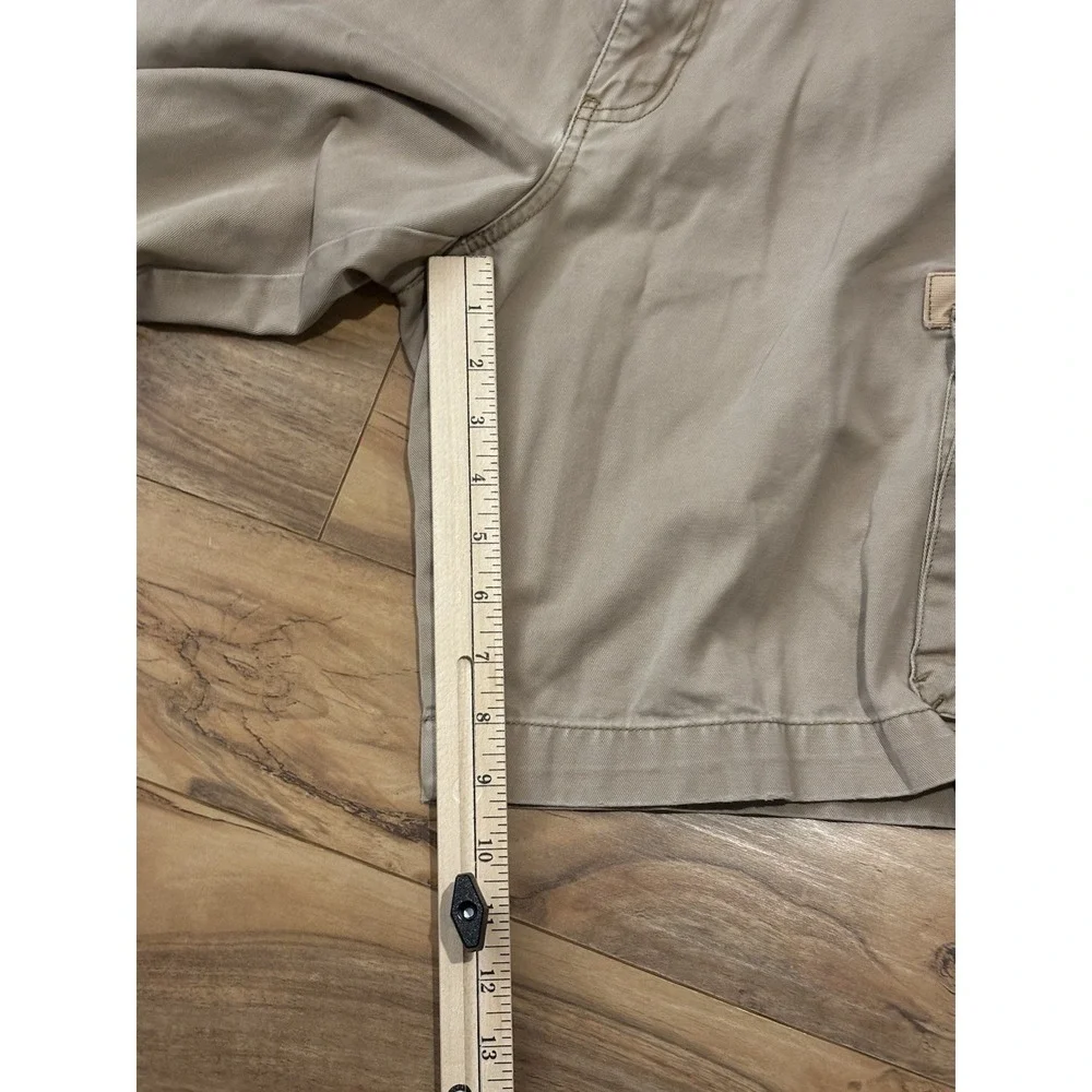 Eddie Bauer Mens 33 Cargo Shorts Beige Loose Fit Canvas Outdoor Outfitter Hiking